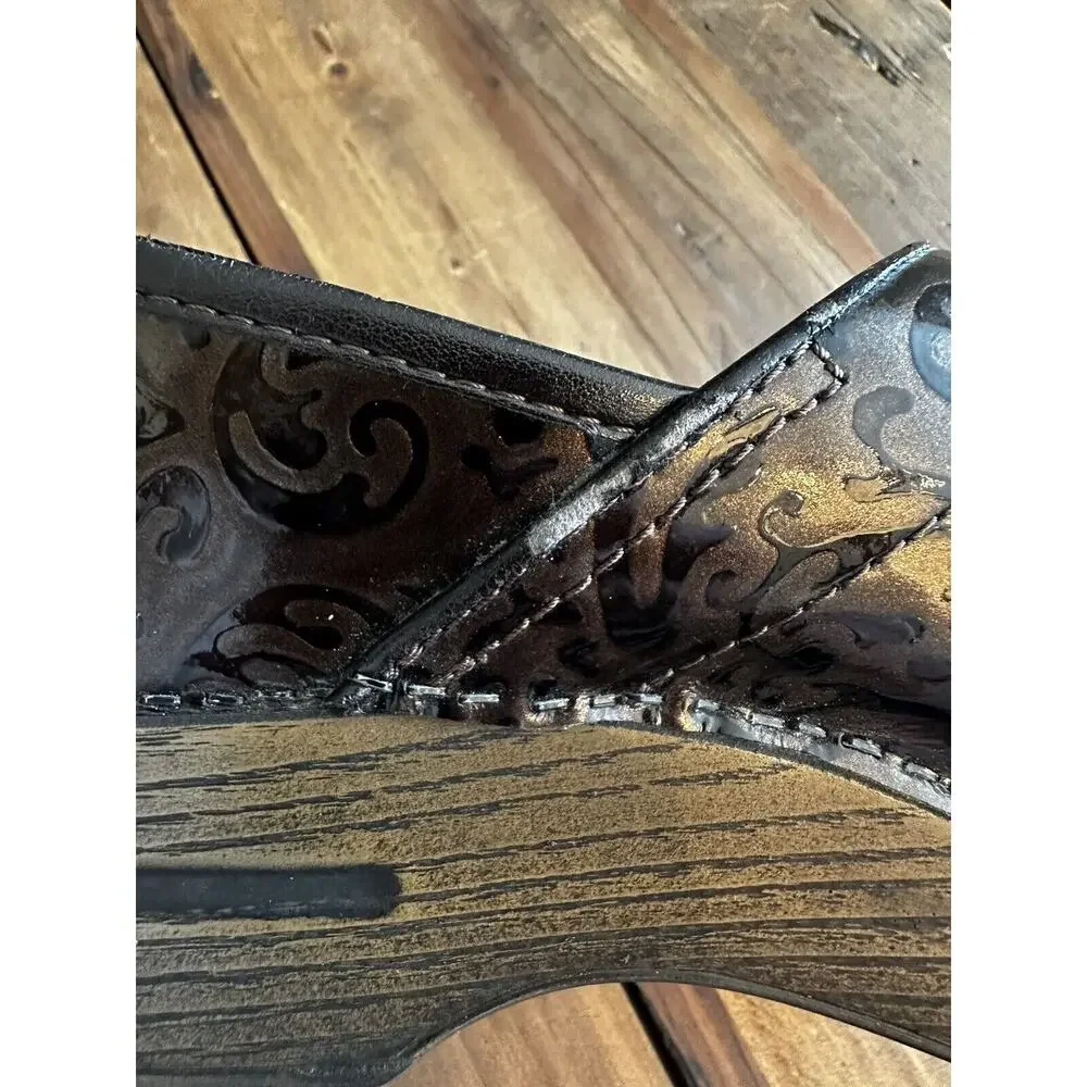 Dansko Embossed Tooled Clogs Slip On Shoes Women’s Size 39 US Size 8.5 Nurse
